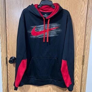 Nike Men's Black and Red Therma Hoodie